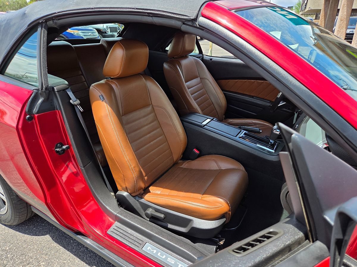 Used 2010 Ford Mustang Premium RWD image 30
