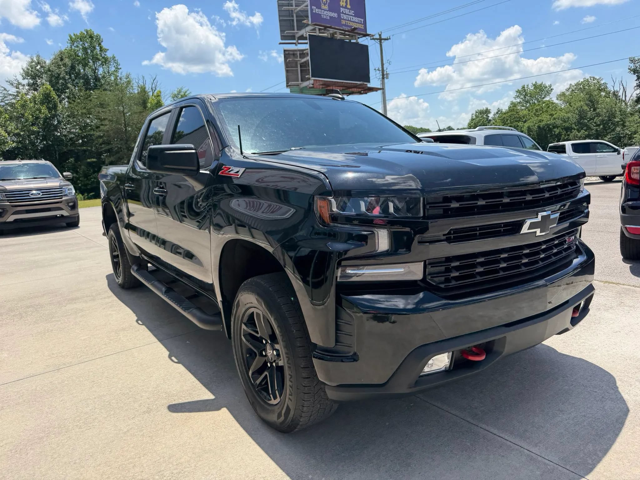 Used 2020 Chevrolet Silverado 1500 LT Trail Boss w/ Midnight Edition AWD/4WD image 34