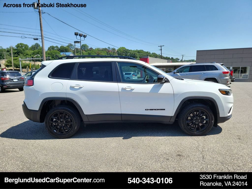 Used 2023 Jeep Cherokee Altitude Lux image 3