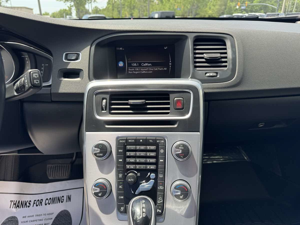 Used 2018 Volvo V60 T5 Cross Country AWD/4WD image 22