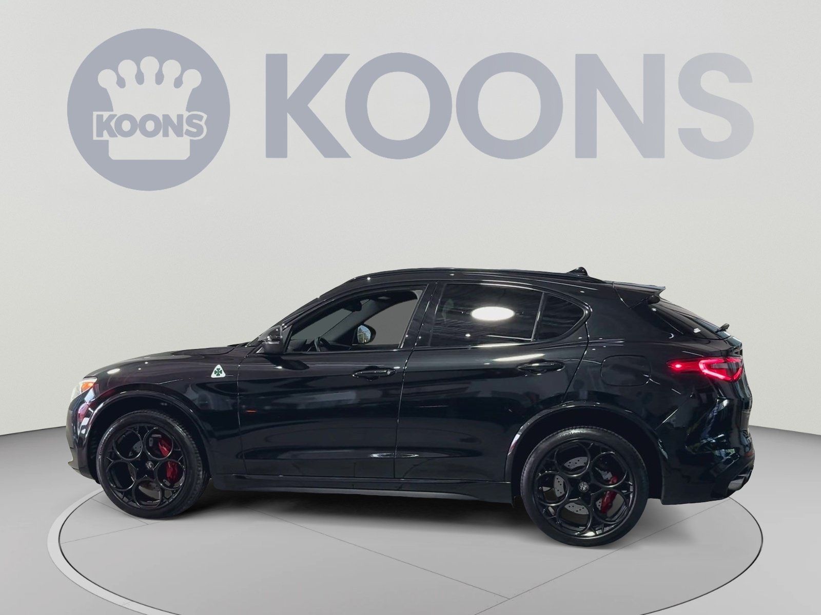 Used 2022 Alfa Romeo Stelvio Quadrifoglio w/ Active Assist Plus Package AWD/4WD image 8