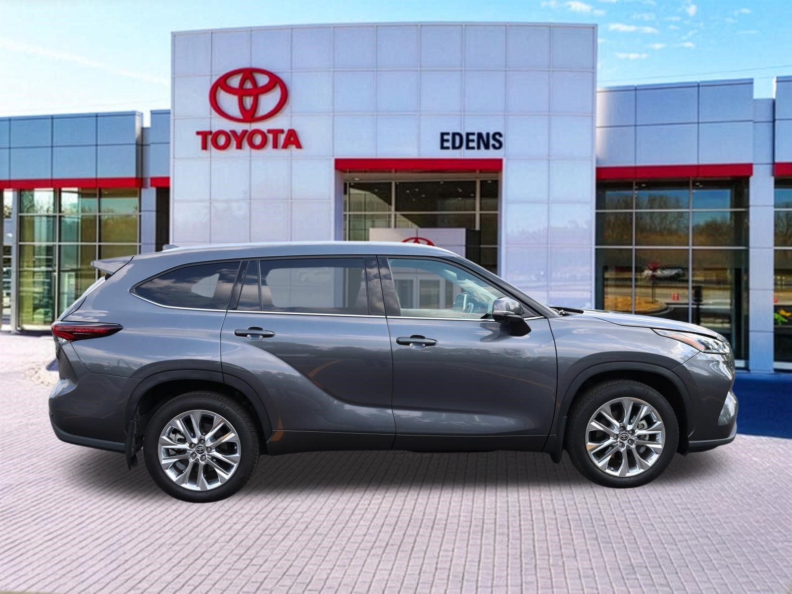 Certified 2024 Toyota Highlander Limited AWD/4WD image 2