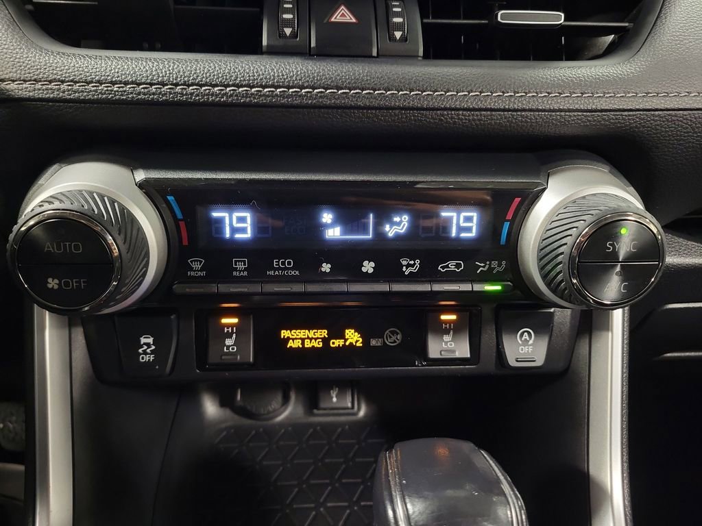 Used 2021 Toyota RAV4 XLE Premium image 18