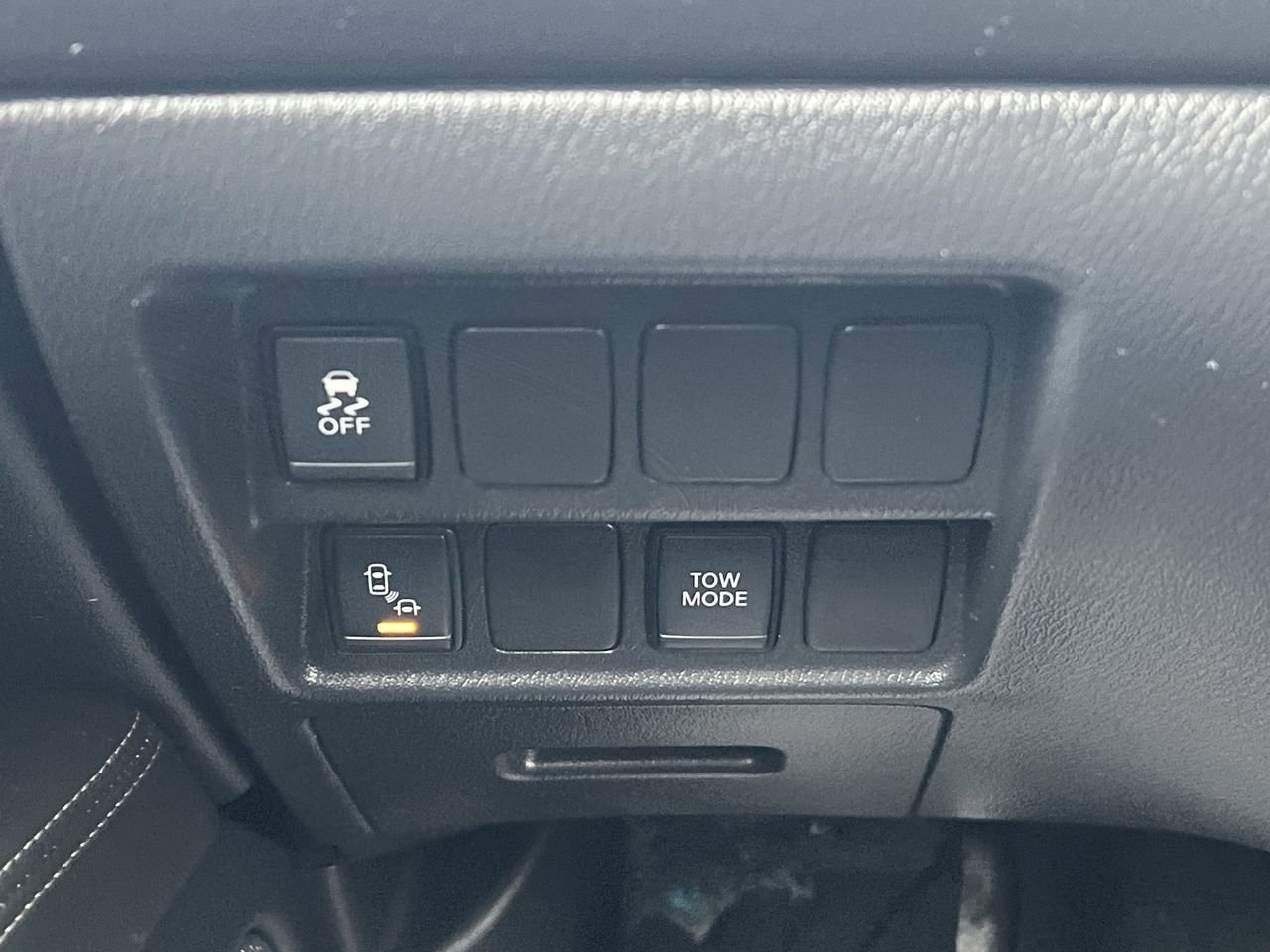 Used 2020 Nissan Pathfinder SV image 16