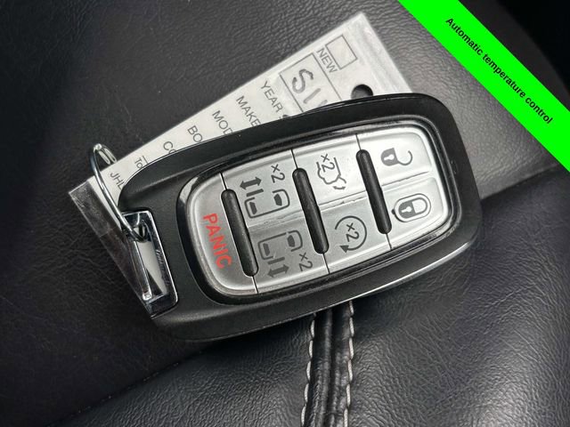 Used 2023 Chrysler Pacifica Touring-L image 23