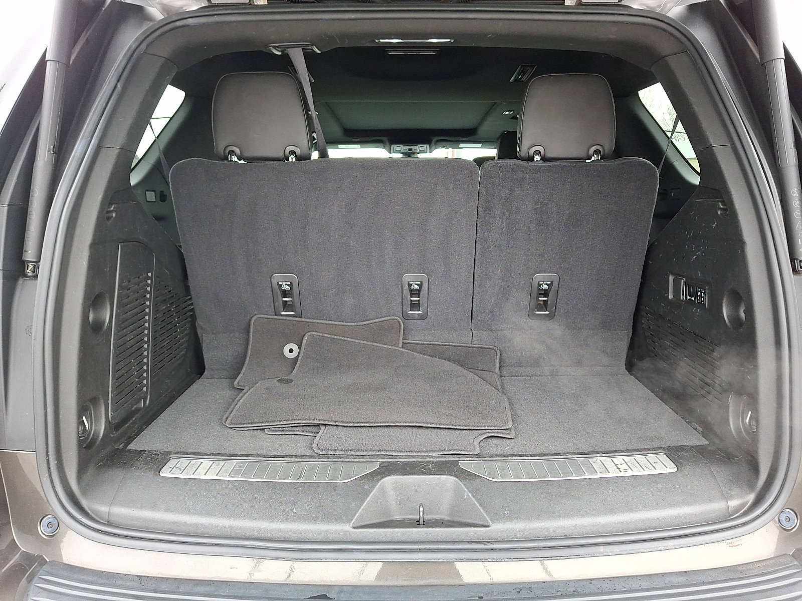 Used 2021 Chevrolet Tahoe Z71 w/ Z71 Signature Package image 32