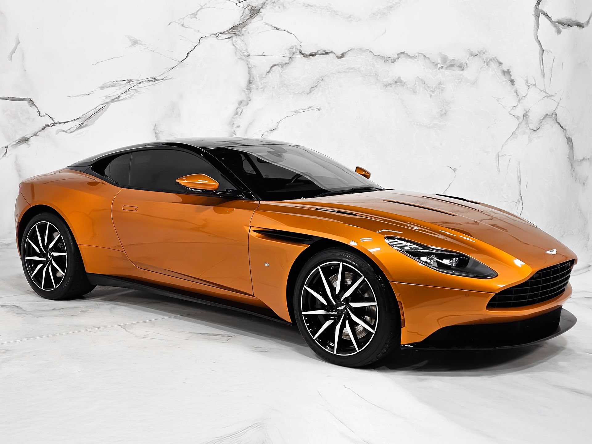 Used 2017 Aston Martin DB11 V12 RWD image 5