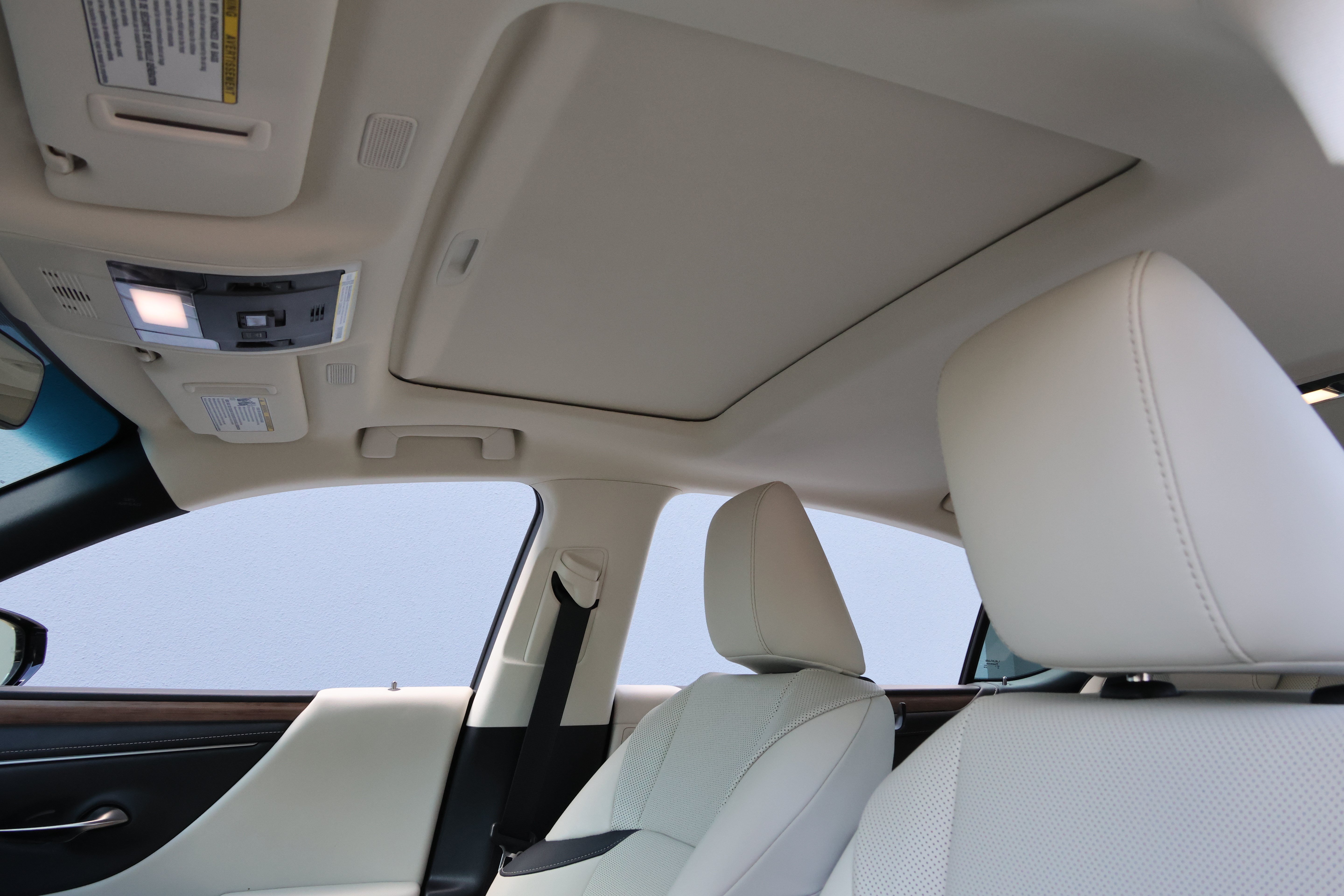 Certified 2025 Lexus ES 300h w/ Premium Package FWD image 31