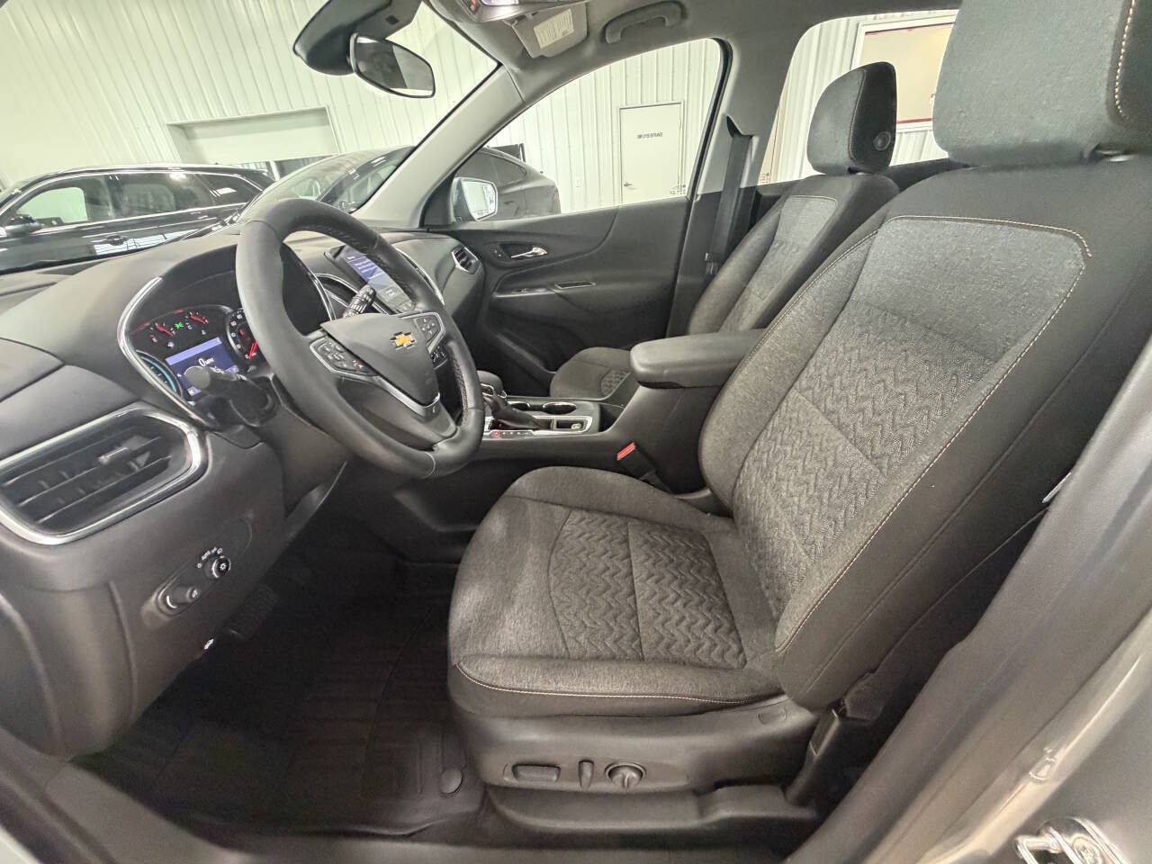 Used 2023 Chevrolet Equinox LT AWD/4WD image 11
