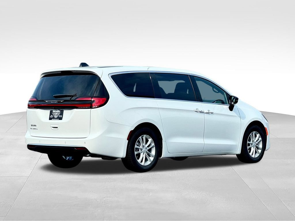 New 2027 Chrysler Pacifica Select FWD image 7