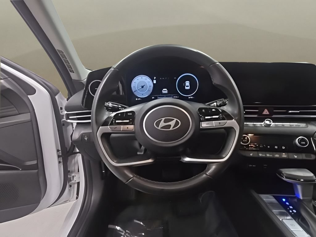 Used 2025 Hyundai Elantra SEL FWD image 38