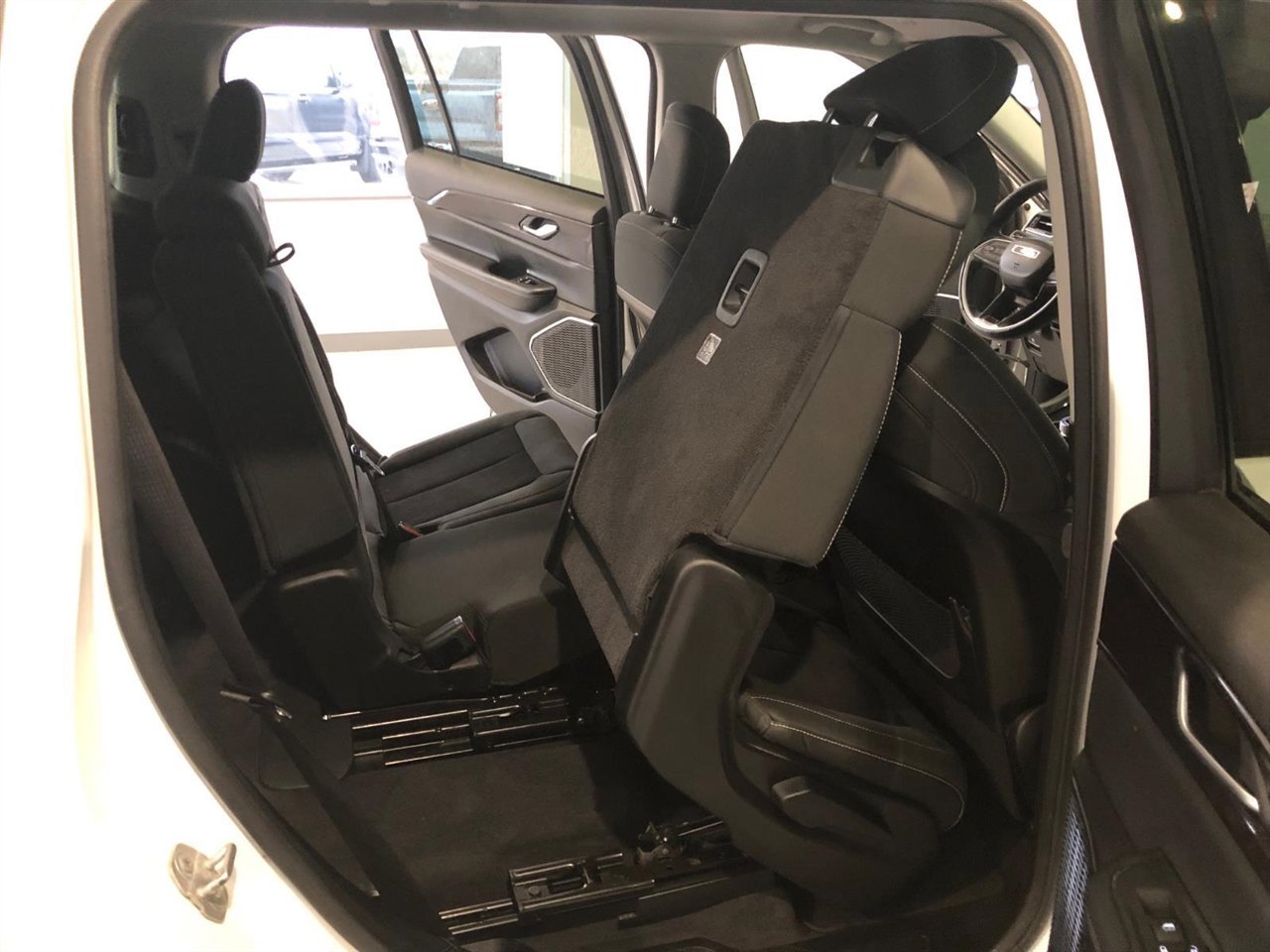 Used 2021 Jeep Grand Cherokee L Laredo w/ Luxury Tech Group I image 16