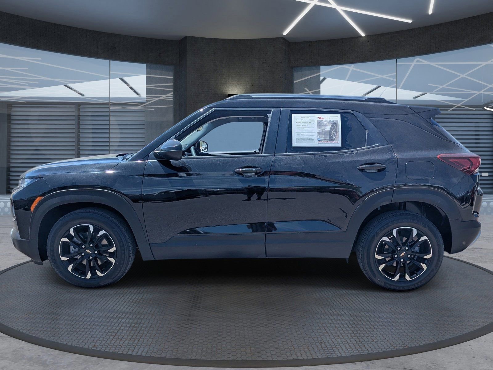 Used 2023 Chevrolet TrailBlazer LT FWD image 3