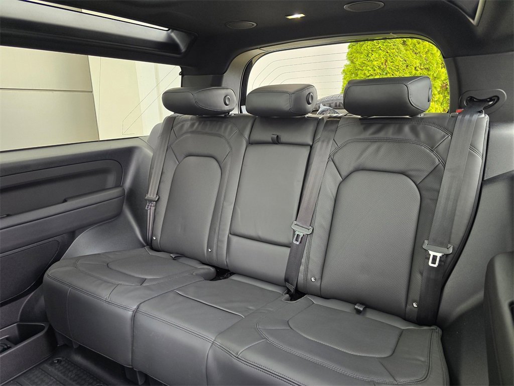 New 2025 Land Rover Defender 90 X-Dynamic SE image 23