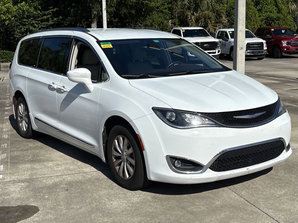Used 2018 Chrysler Pacifica Touring-L FWD image 1