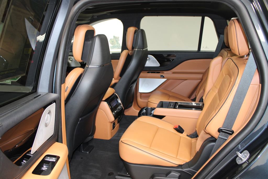 Used 2023 Lincoln Aviator Black Label w/ Dynamic Handling Package image 26