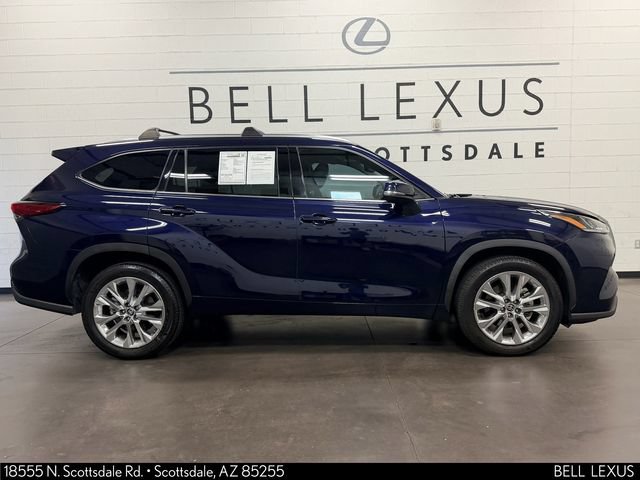 Used 2021 Toyota Highlander Limited FWD image 3