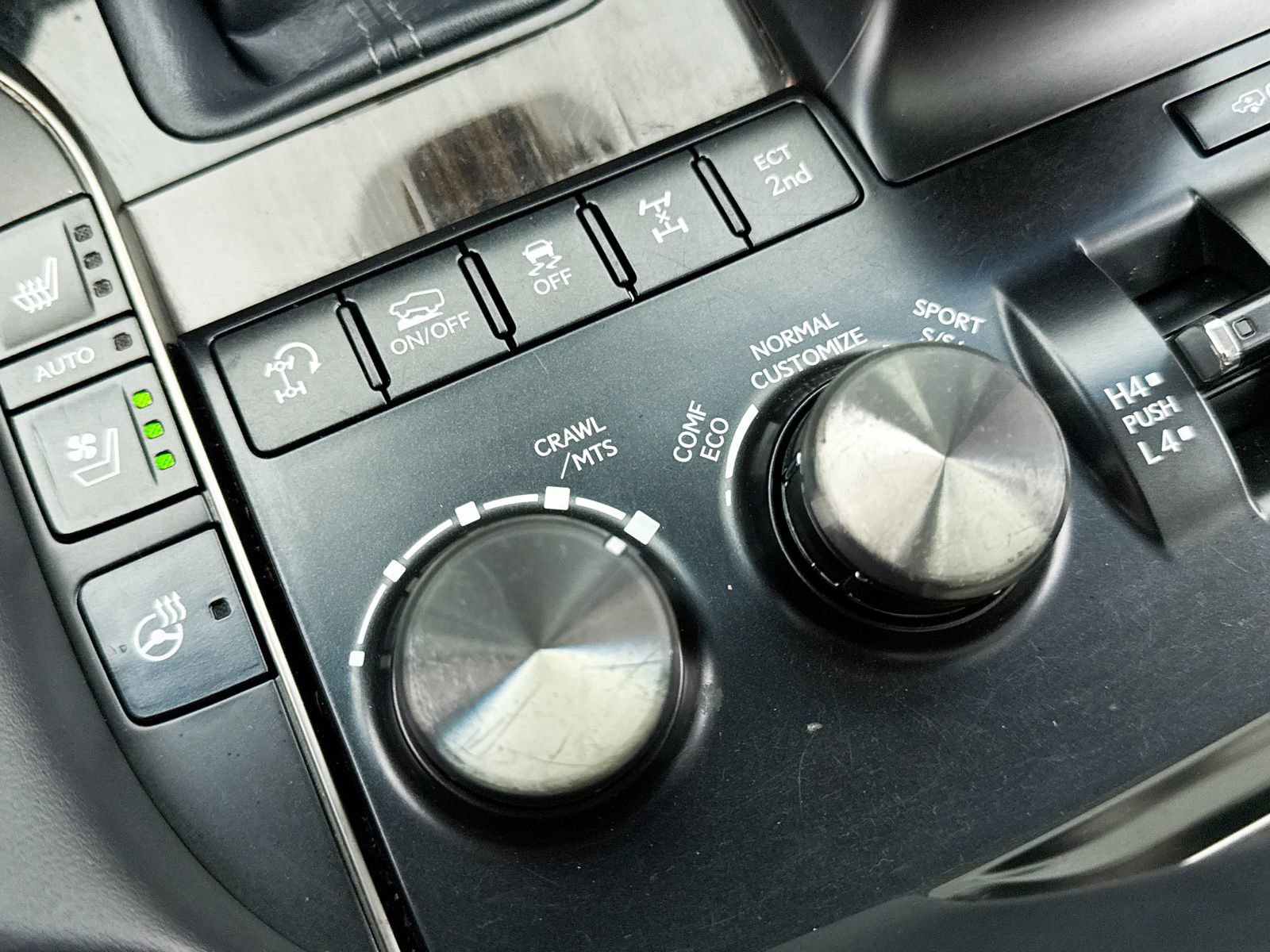 Used 2018 Lexus LX 570 4WD w/ Luxury Package image 9