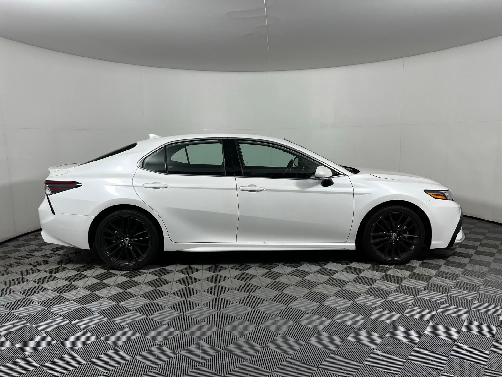 Used 2023 Toyota Camry XSE image 4