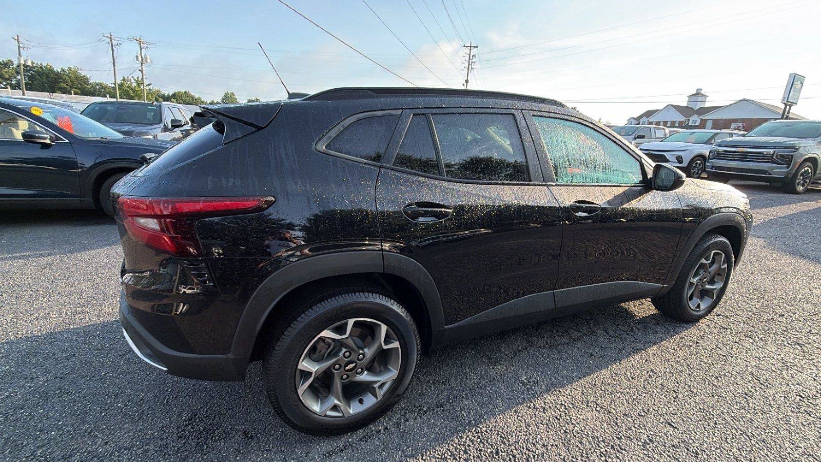 Used 2024 Chevrolet Trax LT w/ Driver Confidence Package FWD image 8