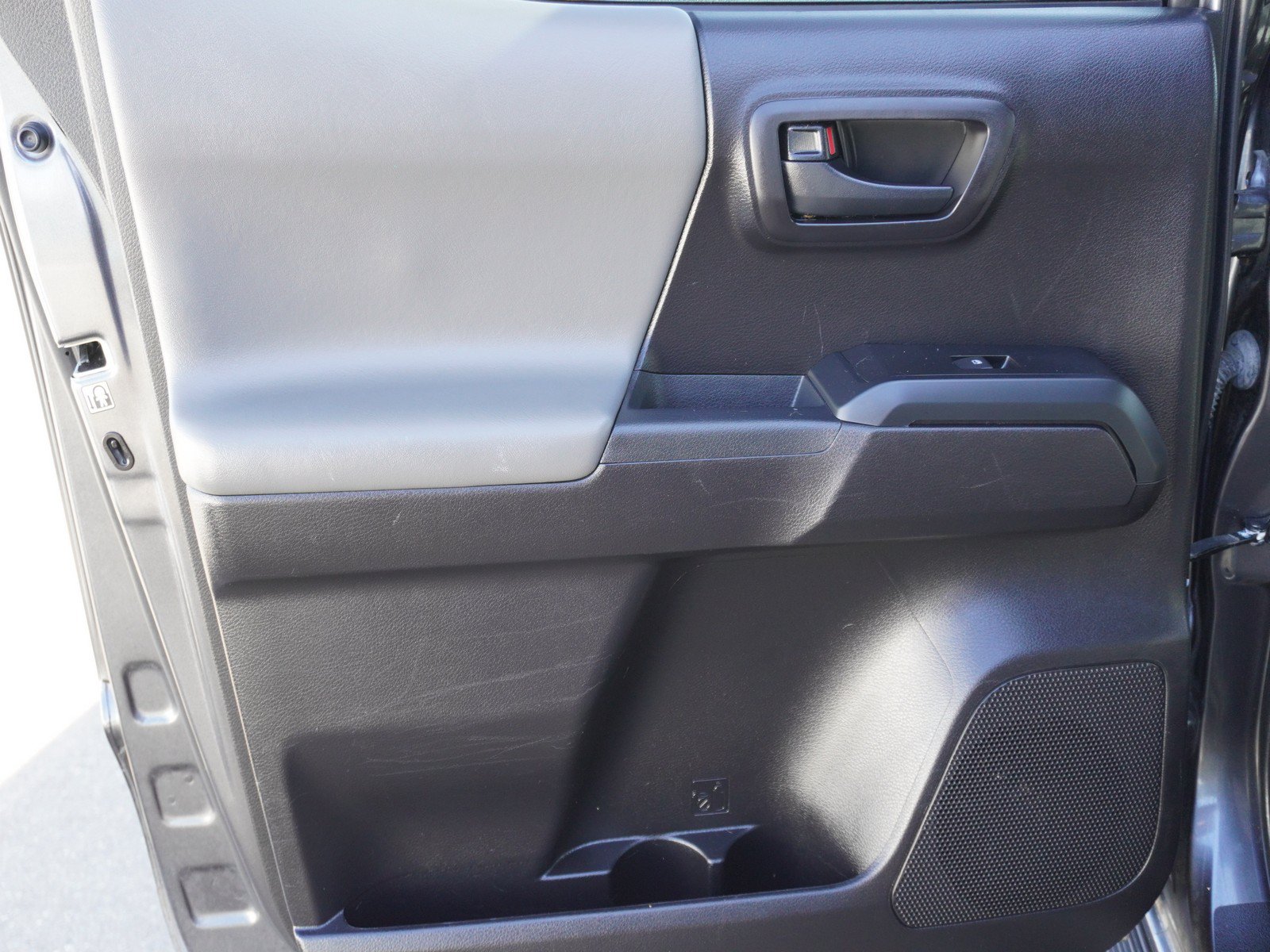 Used 2020 Toyota Tacoma SR AWD/4WD image 14