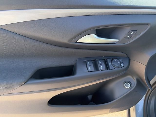 New 2026 Buick Envista Avenir image 17