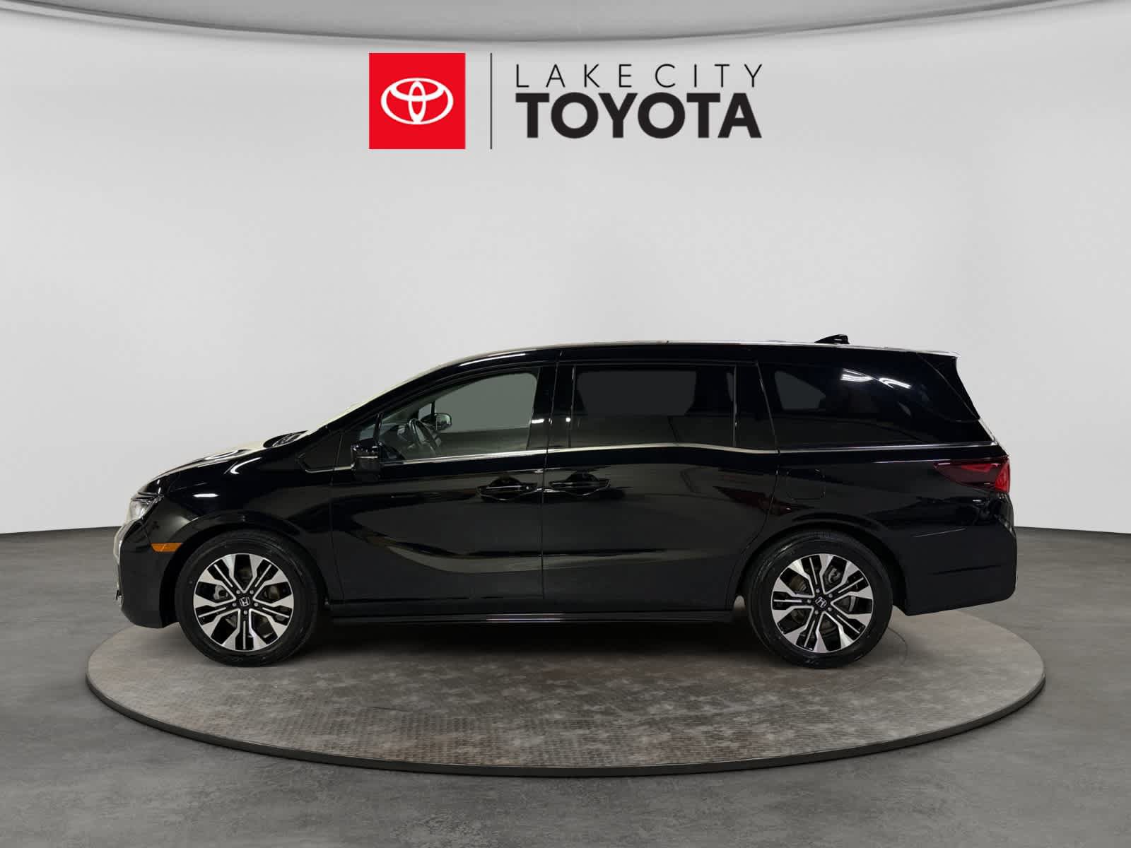 Used 2025 Honda Odyssey Elite image 3