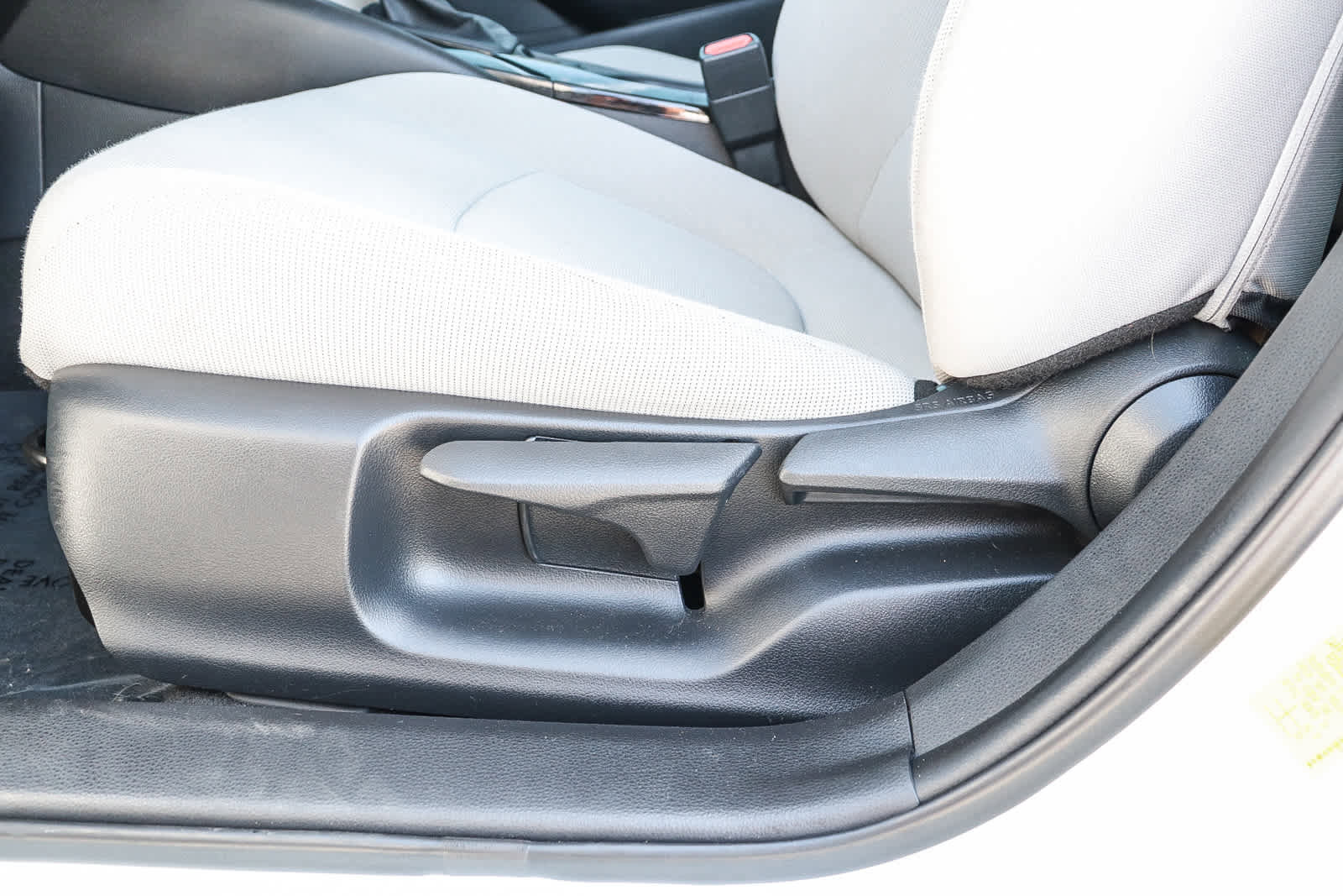 Used 2021 Toyota Corolla LE w/ Carpet Mat Package (TMS) image 20