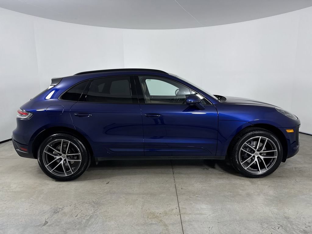 Certified 2025 Porsche Macan image 8