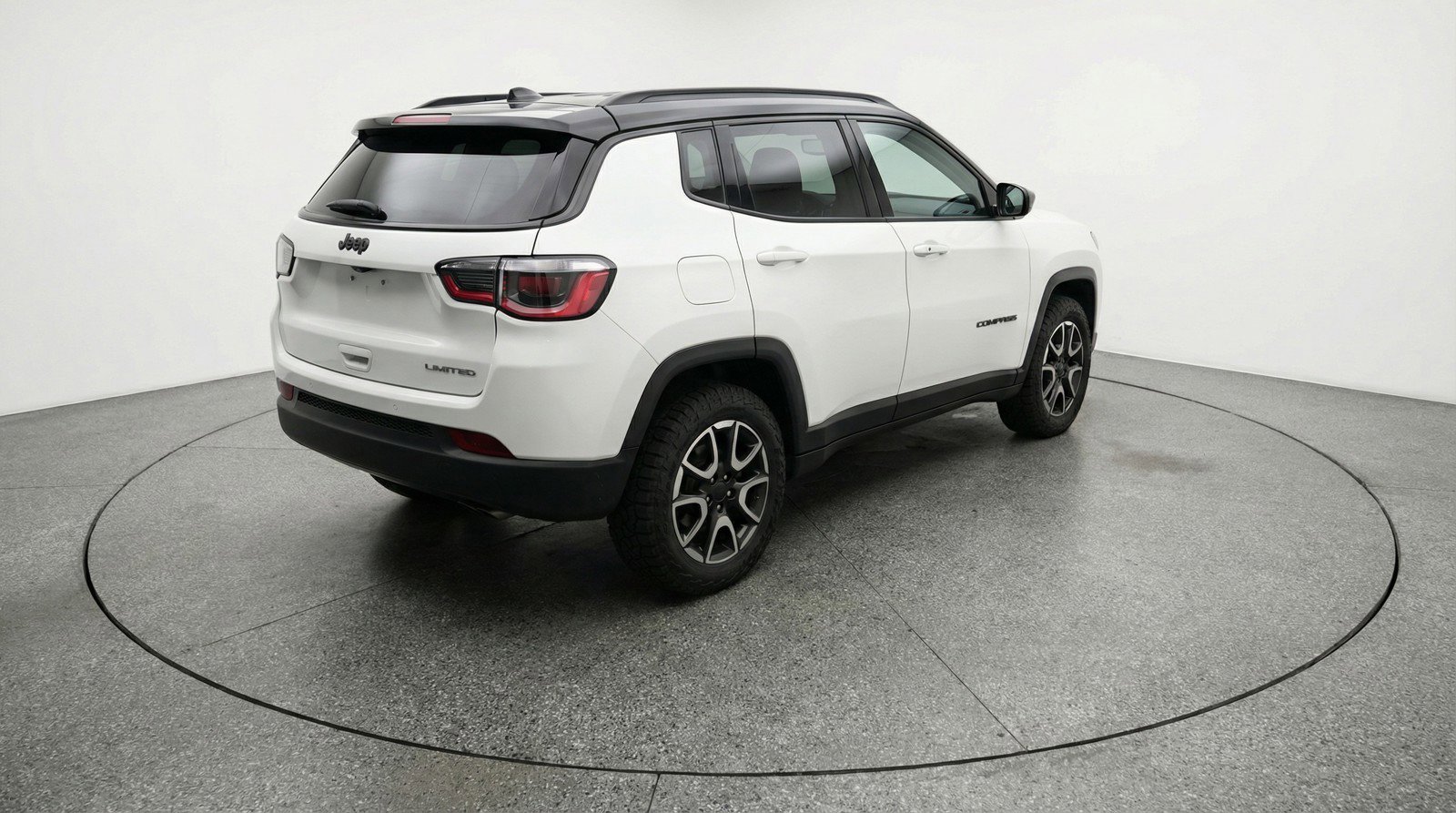 Used 2025 Jeep Compass Trailhawk AWD/4WD image 9