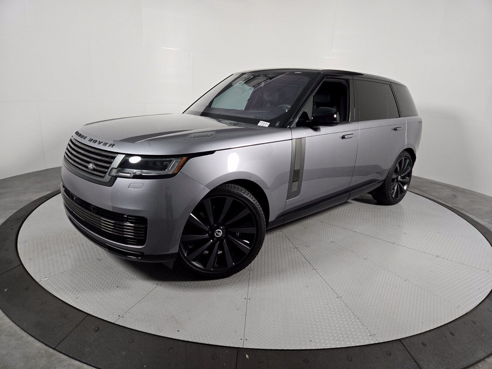 Used 2023 Land Rover Range Rover SV AWD/4WD image 1