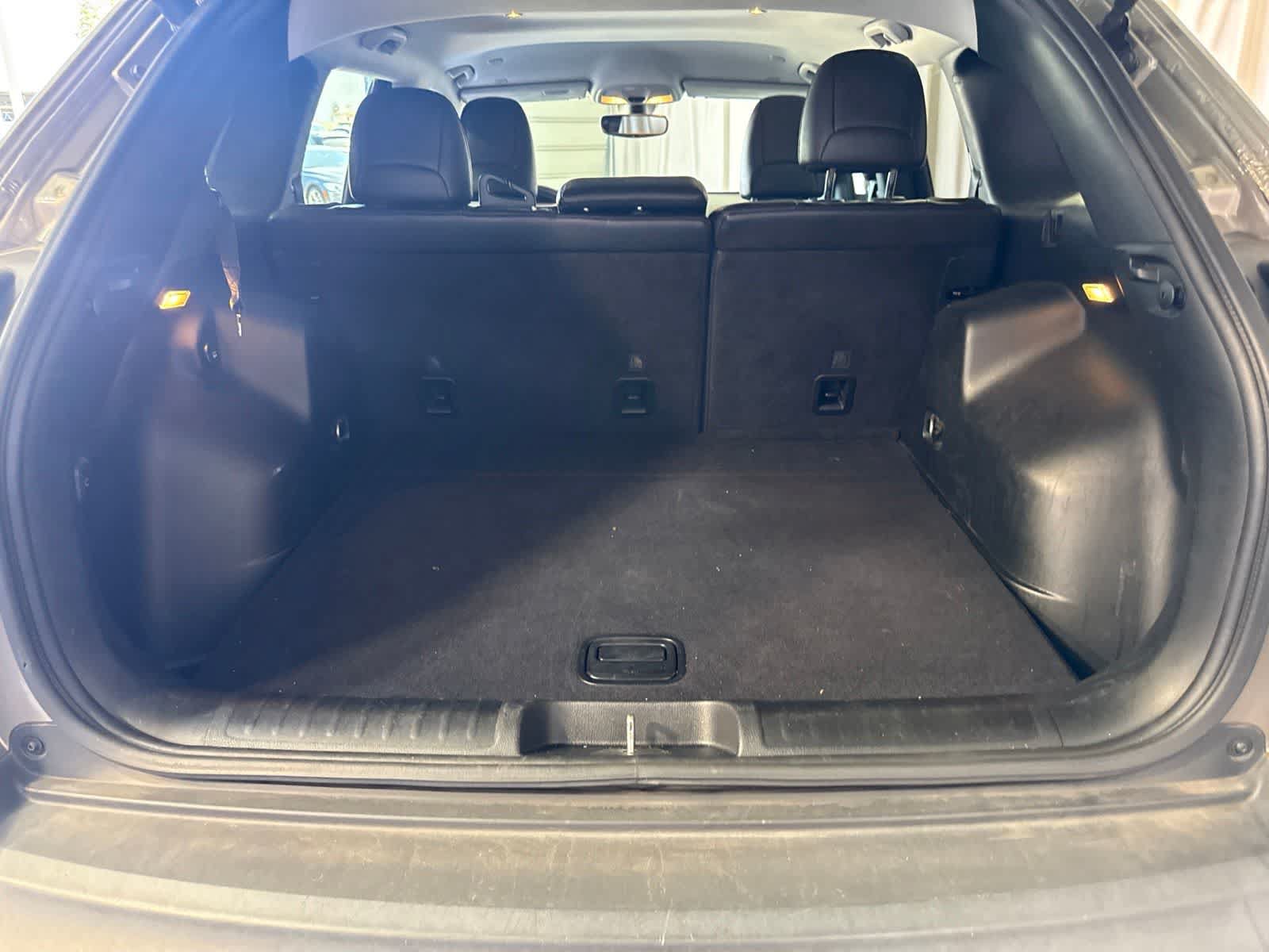 Used 2019 Jeep Cherokee Latitude Plus w/ Comfort/Convenience Group FWD image 15