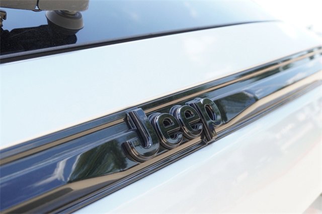 New 2025 Jeep Grand Cherokee Altitude image 10