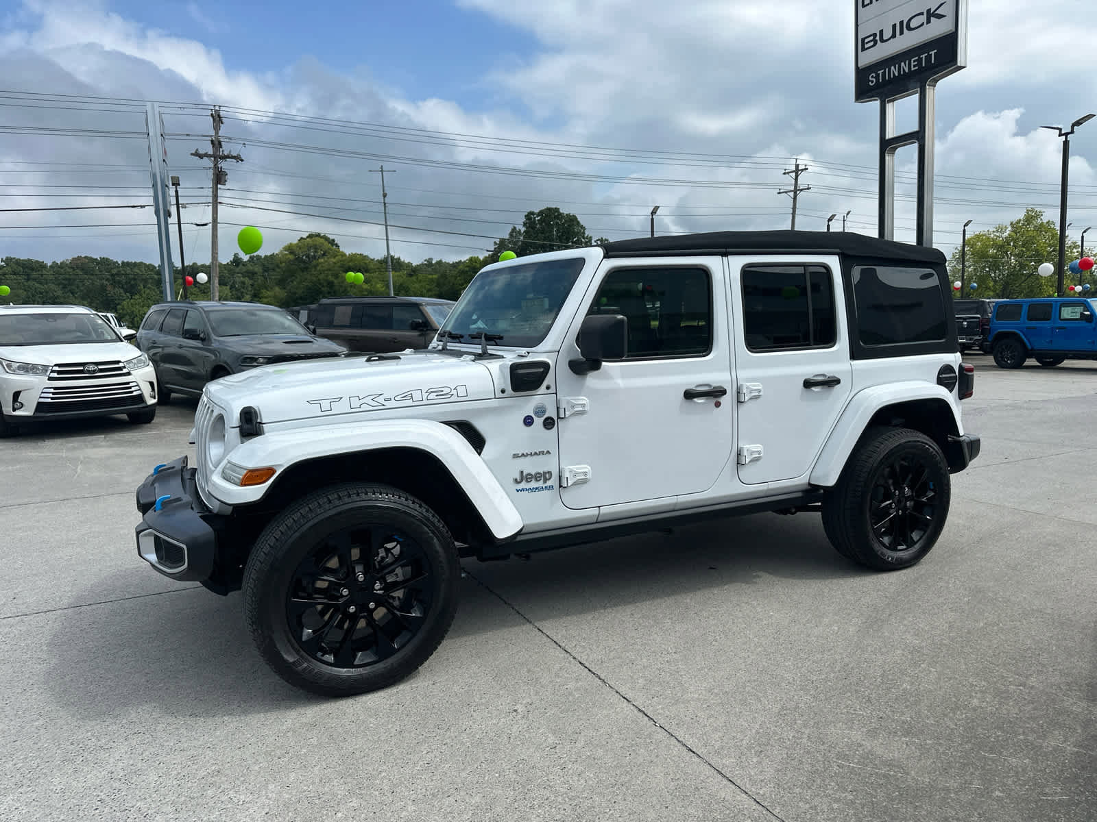Used 2022 Jeep Wrangler Unlimited Sahara w/ Cold Weather Group image 4