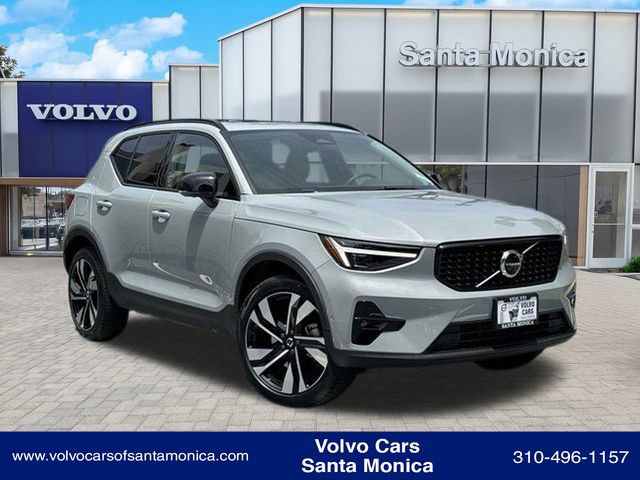 New 2024 Volvo XC40 B5 Plus w/ Climate Package