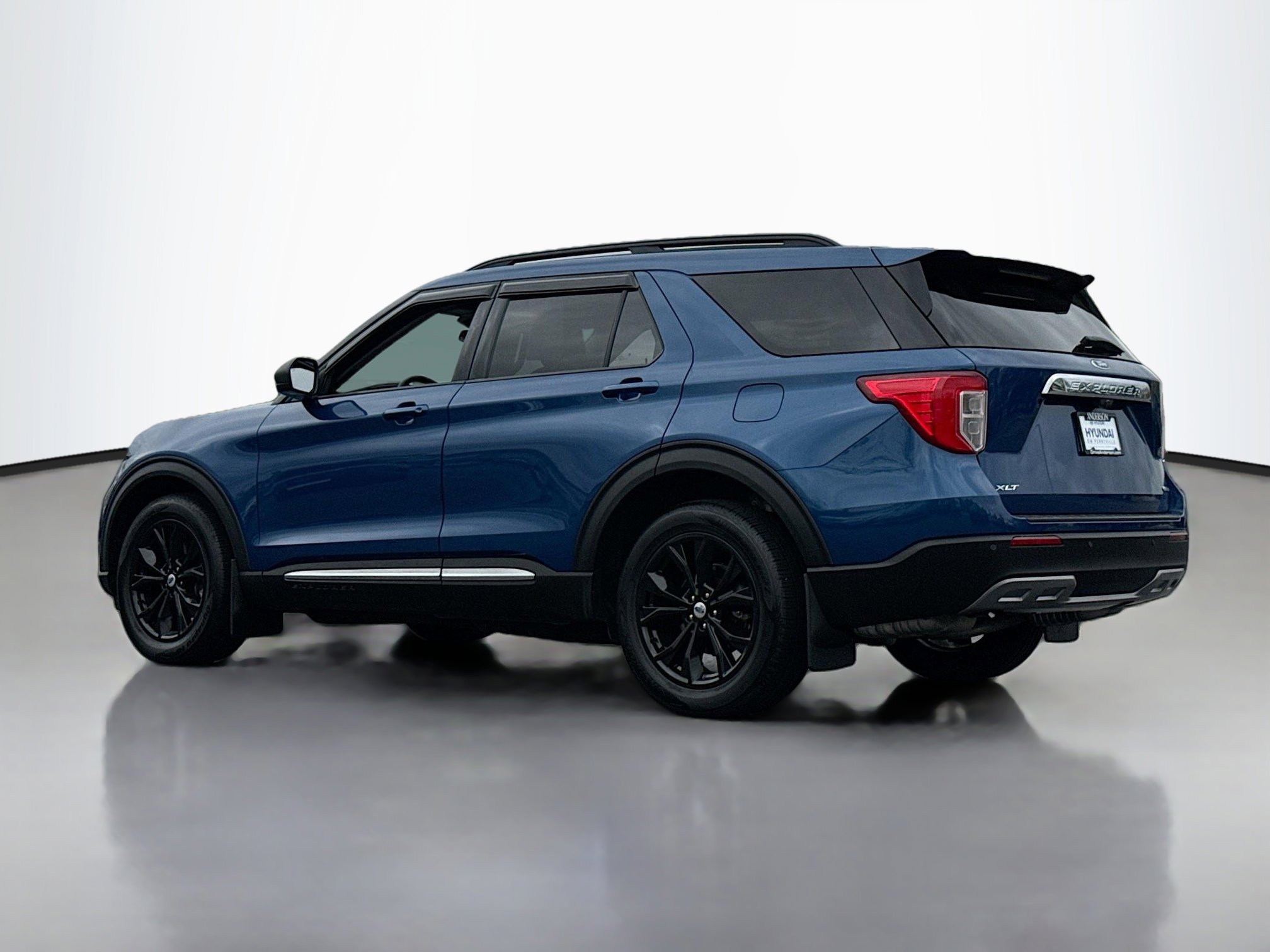 Used 2020 Ford Explorer XLT w/ Equipment Group 202A AWD/4WD image 14