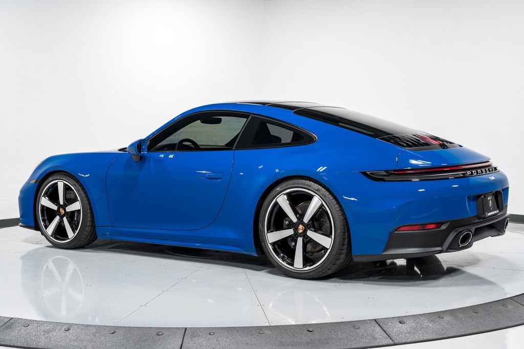 Used 2025 Porsche 911 Carrera RWD image 5