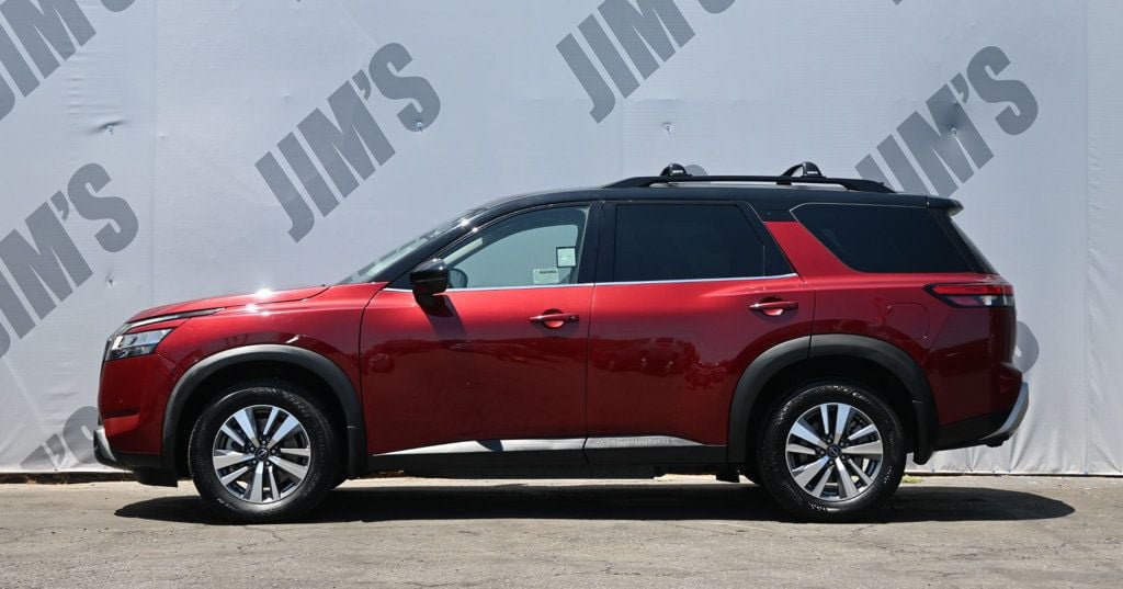 Used 2022 Nissan Pathfinder SL FWD image 5