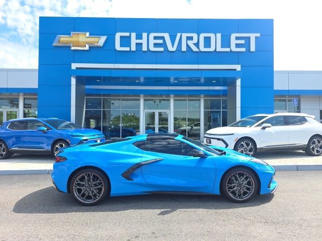 Used 2024 Chevrolet Corvette Stingray Coupe RWD image 2