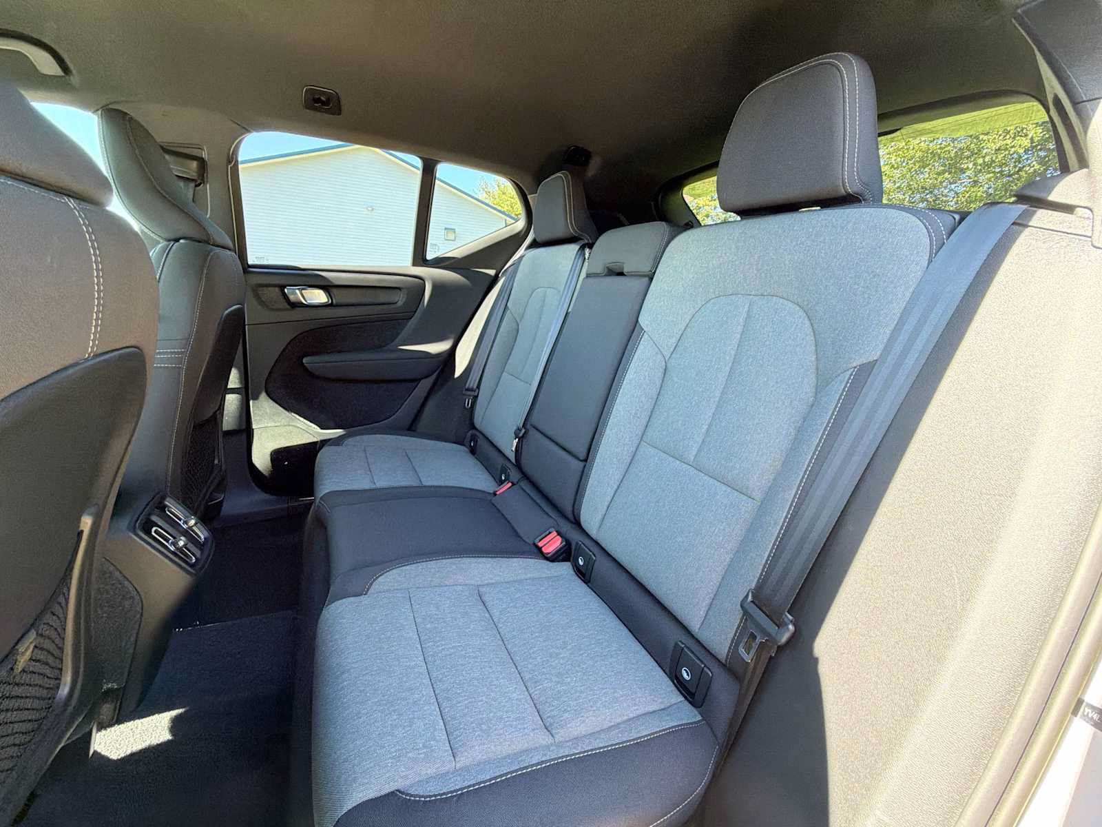 Used 2023 Volvo XC40 B5 Core w/ Convenience Package AWD/4WD image 16