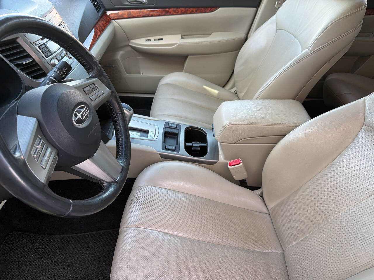 Used 2010 Subaru Outback 2.5i Limited image 16