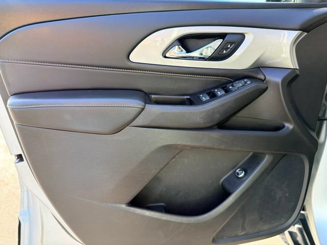 Used 2019 Chevrolet Traverse LT w/ LPO, Floor Liner Package FWD image 18
