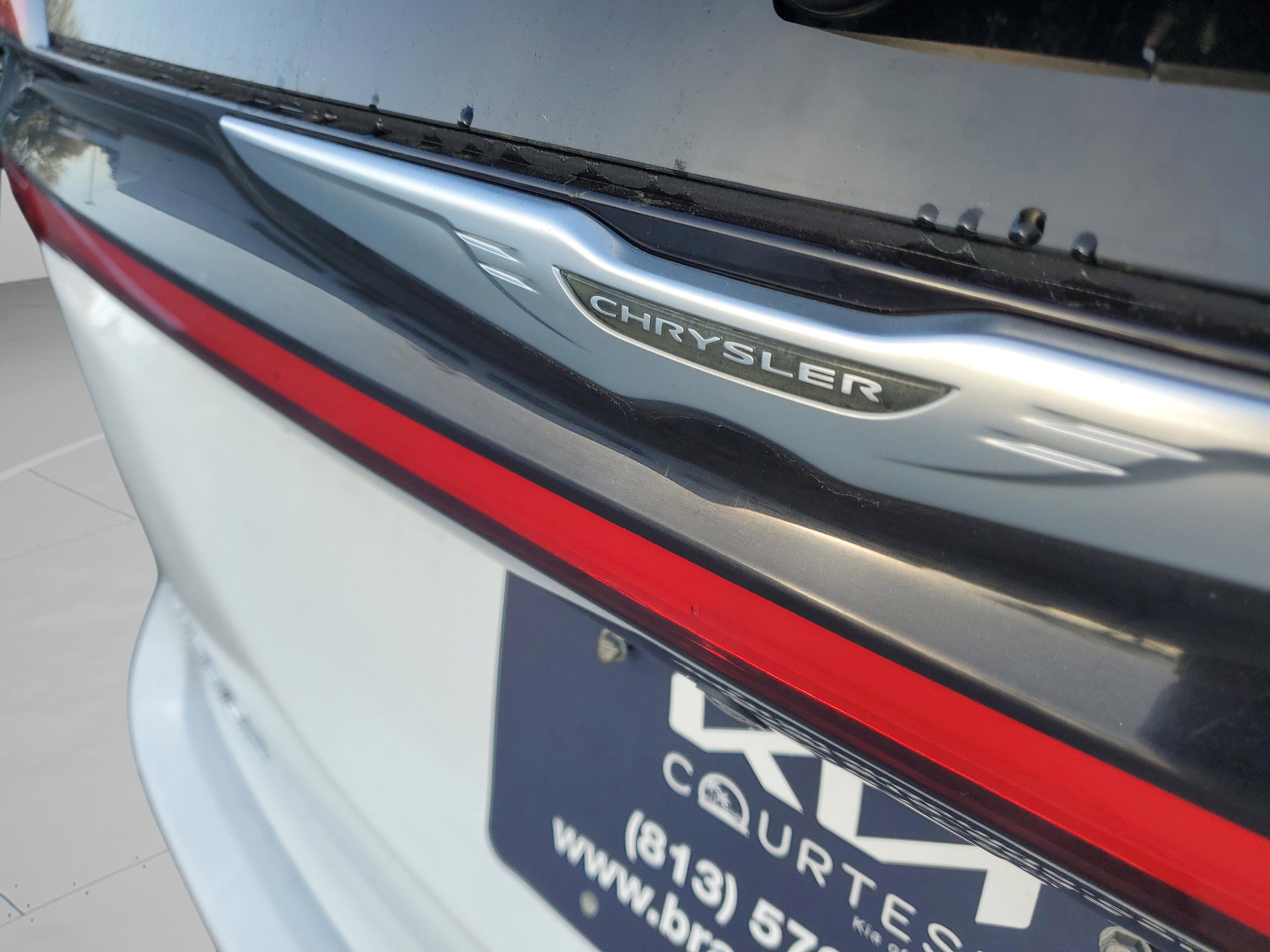 Used 2023 Chrysler Pacifica Touring-L image 33