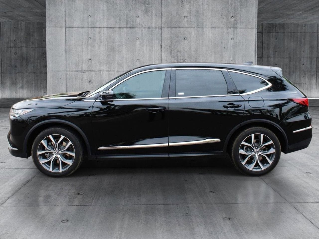 Used 2023 Acura MDX FWD w/ Technology Package image 2