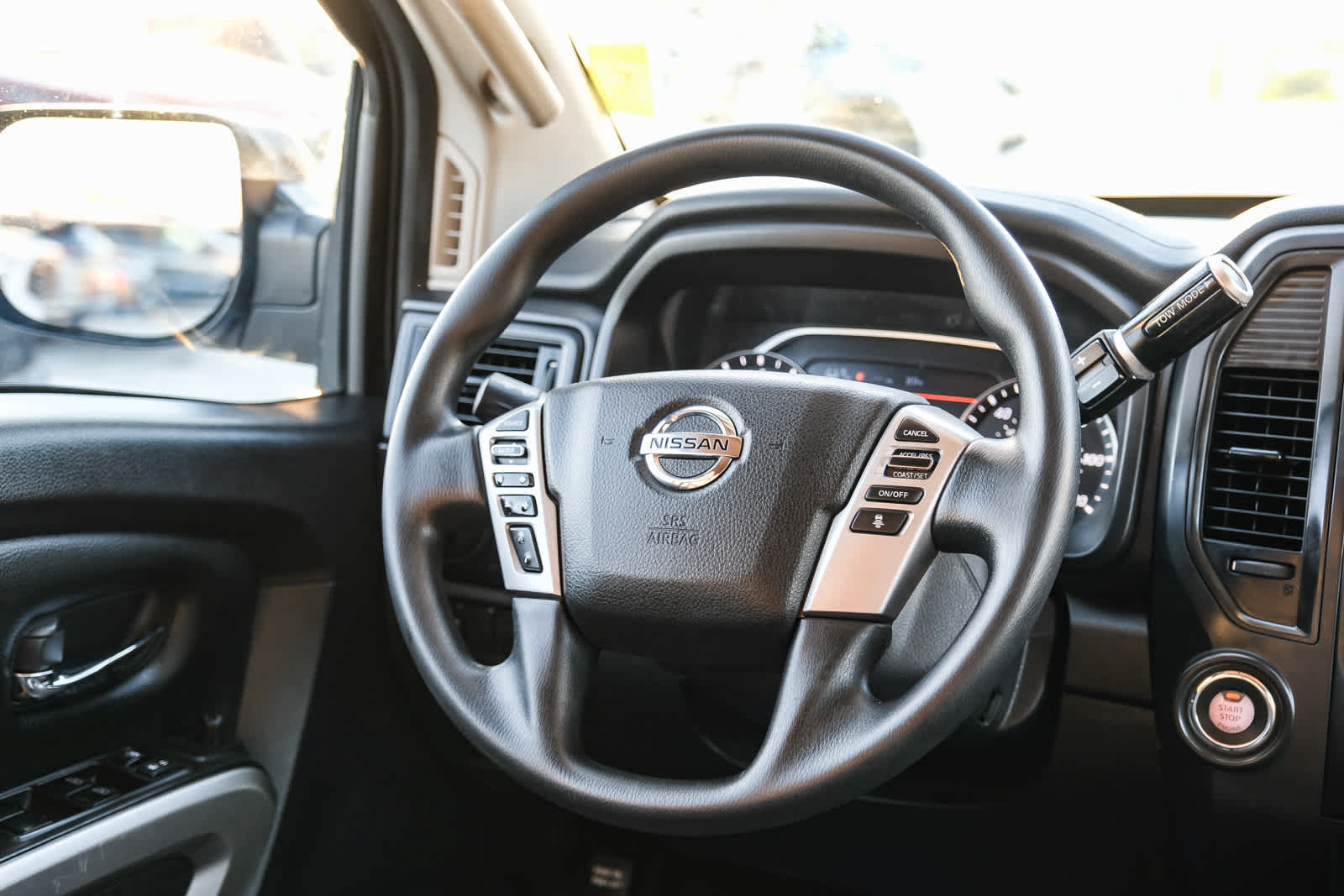 Used 2022 Nissan Titan SV RWD image 17