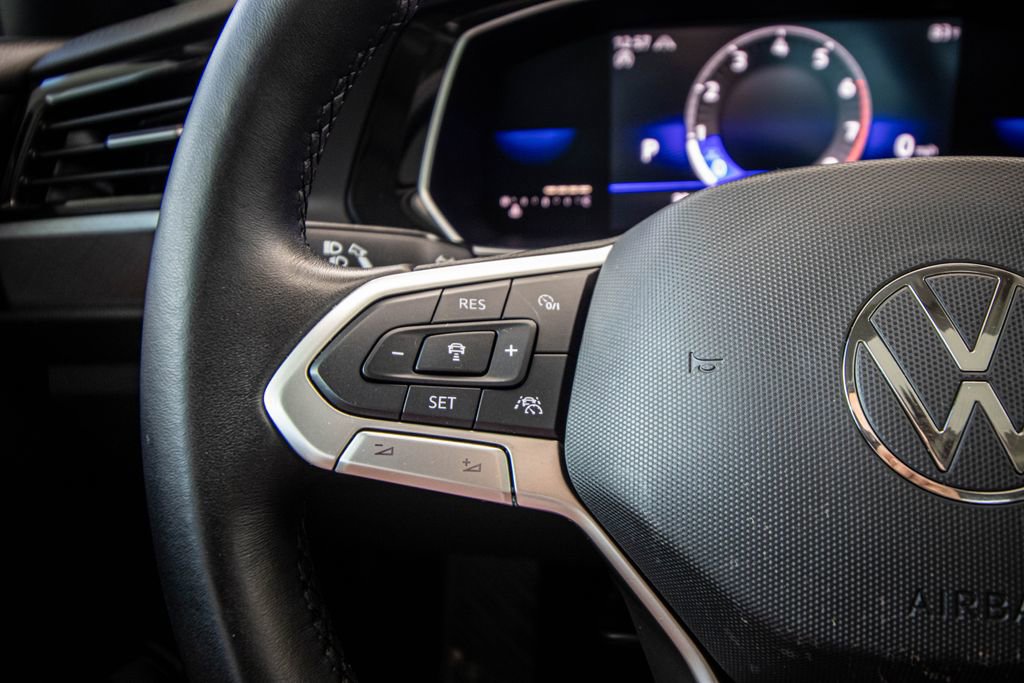 Certified 2022 Volkswagen Jetta SE image 33