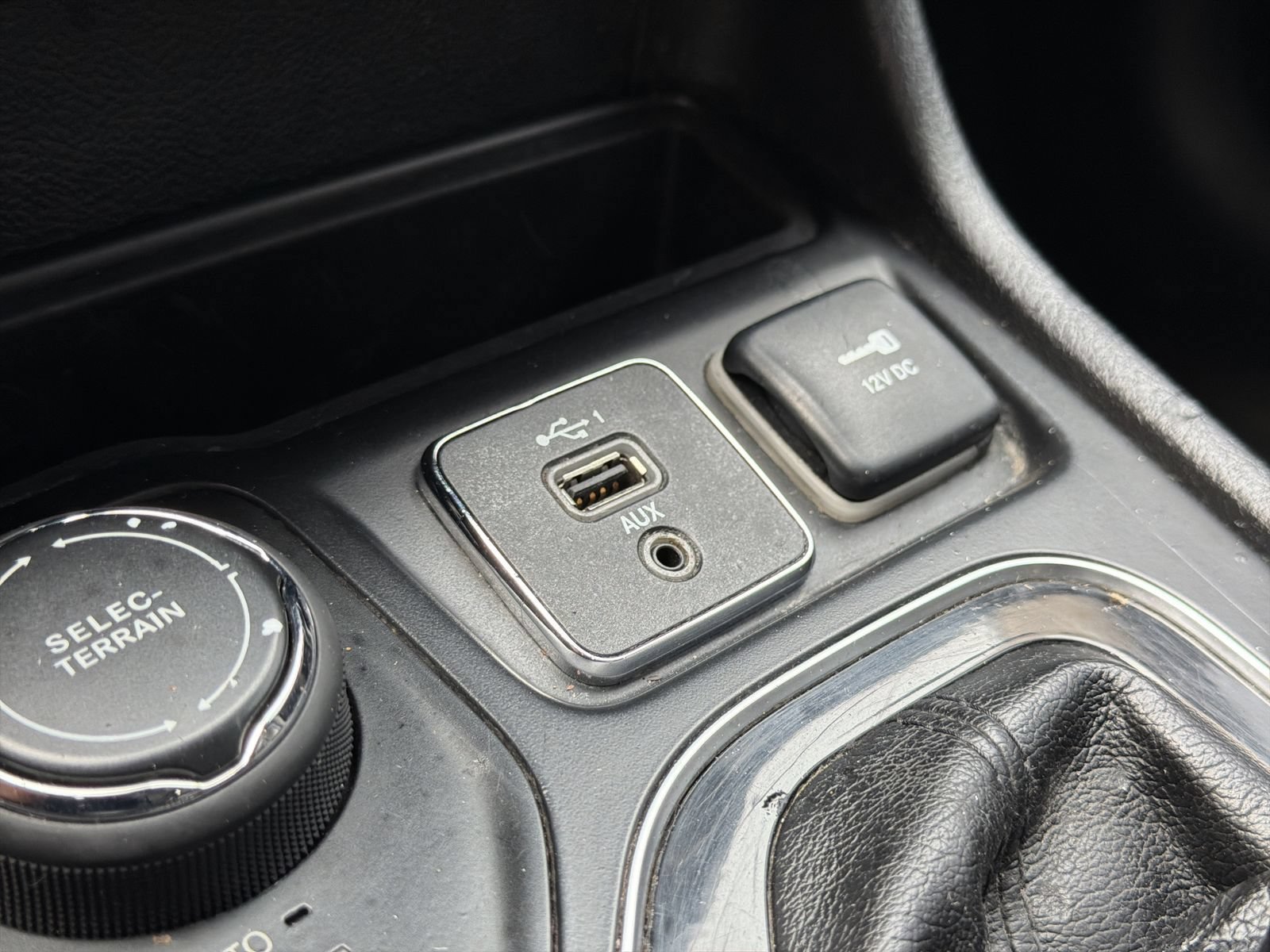 Used 2019 Jeep Cherokee Limited AWD/4WD image 33