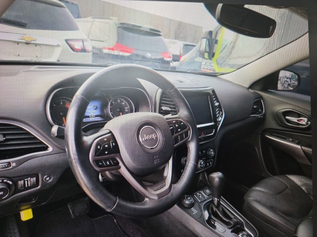 Used 2019 Jeep Cherokee Limited image 5