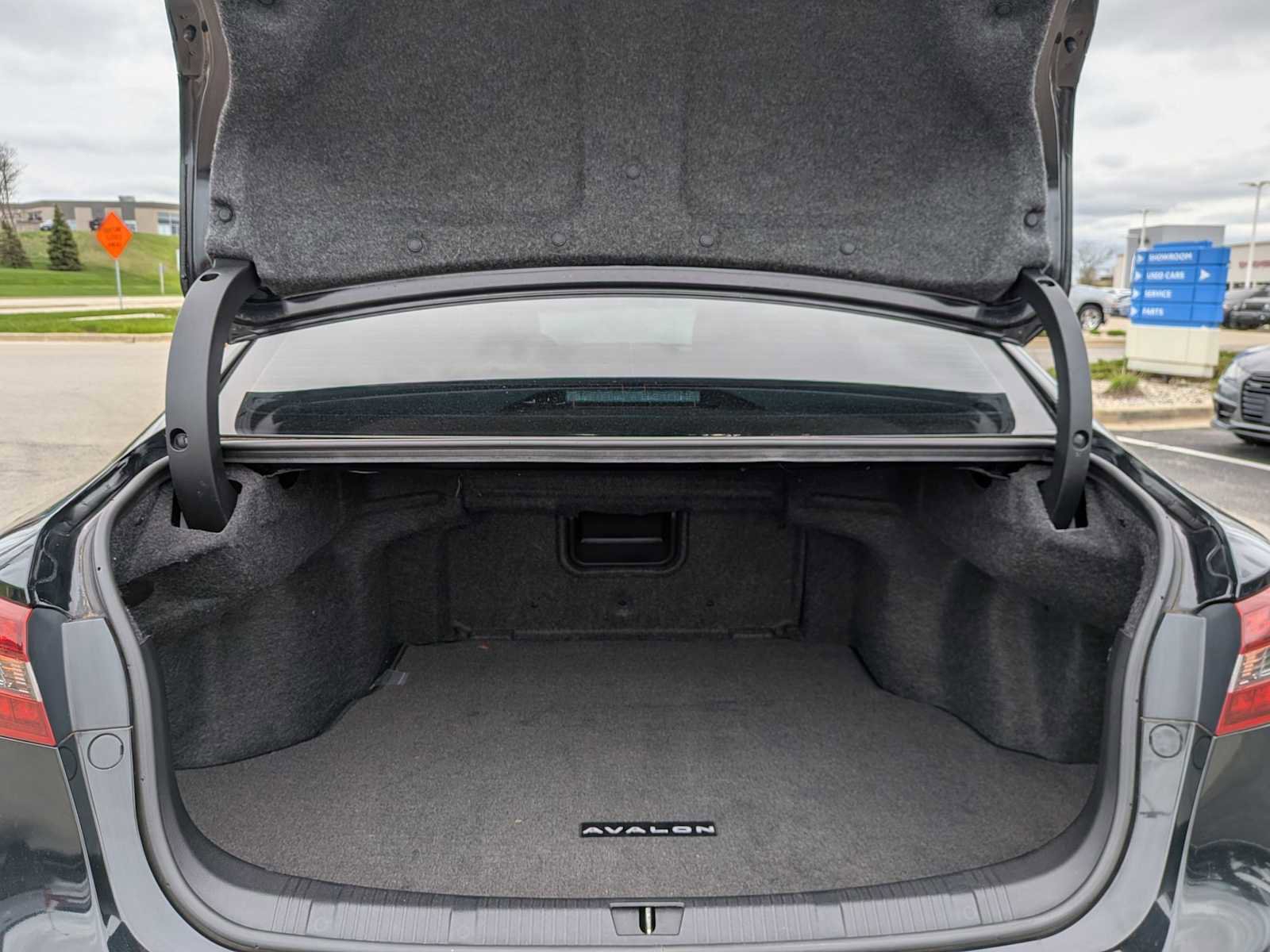 Used 2016 Toyota Avalon XLE FWD image 30