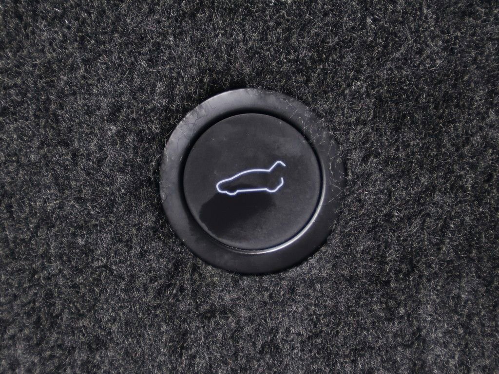 Used 2022 Tesla Model S image 19